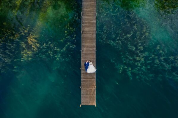 بهترین عکس های عروسی سال 2019 میلادی
عکاس از سوئیس
Misscha Bättig - اسپوتنیک ایران  