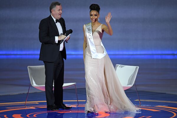  مراسم مرحله فینال کنکور ملکه زیبایی جهان  در لندن
نماینده فرانسه
Ophely Mezino - اسپوتنیک ایران  