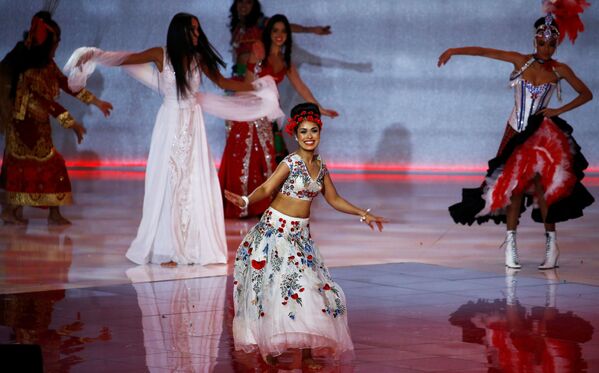   مراسم مرحله فینال کنکور ملکه زیبایی جهان  در لندن
نماینده بریتانیا
Bhasha Mukherjee - اسپوتنیک ایران  