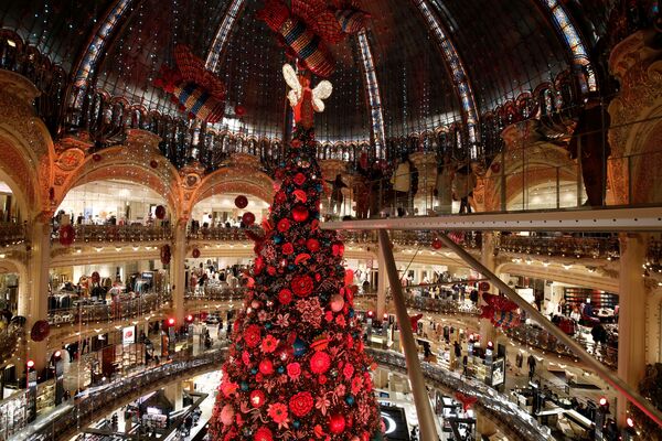 درخت کریسمس در پاریس - اسپوتنیک ایران  