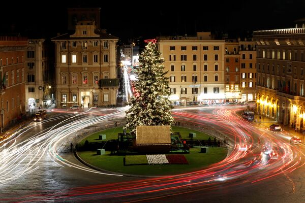 درخت کریسمس در میدانی در رم - اسپوتنیک ایران  