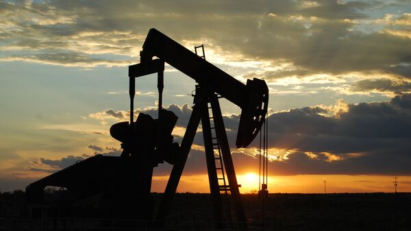 پیش بینی کاهش ده دلاری قیمت نفت پس از لغو کامل تحریم ها علیه ایران - اسپوتنیک ایران  