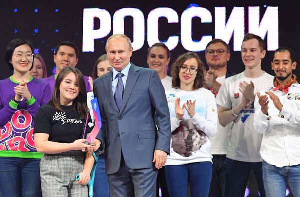ولادیمیر پوتین رئیس جمهور روسیه در اجلاس «داوطلبین روسیه»
 - اسپوتنیک ایران  
