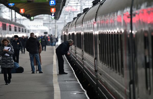 ارسال قطار تاوریا از سنت پترزبورگ به کریمه - اسپوتنیک ایران  