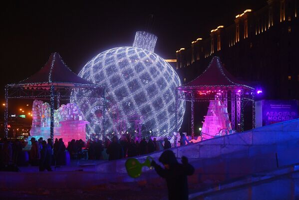 فستیوال مجسمه‌های یخی در مسکو
سوژه :مسکوی یخی - اسپوتنیک ایران  