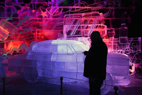 فستیوال مجسمه‌های یخی در مسکو
سوژه :مسکوی یخی و خانواده - اسپوتنیک ایران  