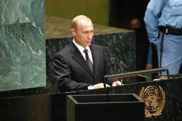 رئیس جمهور روسیه ولادیمیر پوتین در 58 مین جلسه مجمع عمومی سازمان ملل متحد در سفر کاری خود به ایالات متحده صحبت می کند - اسپوتنیک ایران  