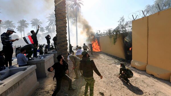 محافظان سفارت آمریکا بیش از 60 عراقی را مجروح کردند - اسپوتنیک ایران  