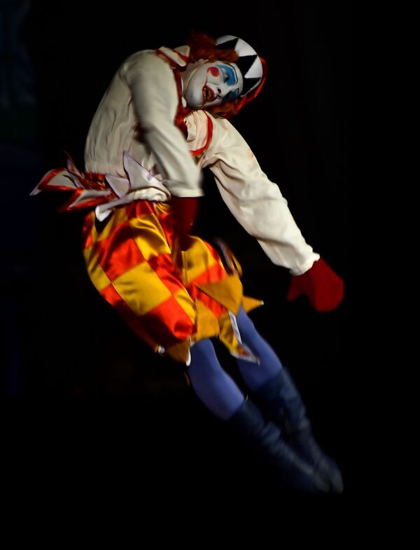 هنرمند باله پاول آکونیف در حال اجرای تئاتر  - اسپوتنیک ایران  