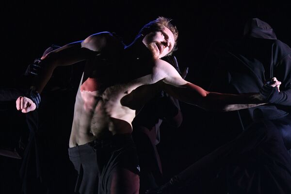 رقاص کریل رادیف در حال اجرا در مسکو - اسپوتنیک ایران  