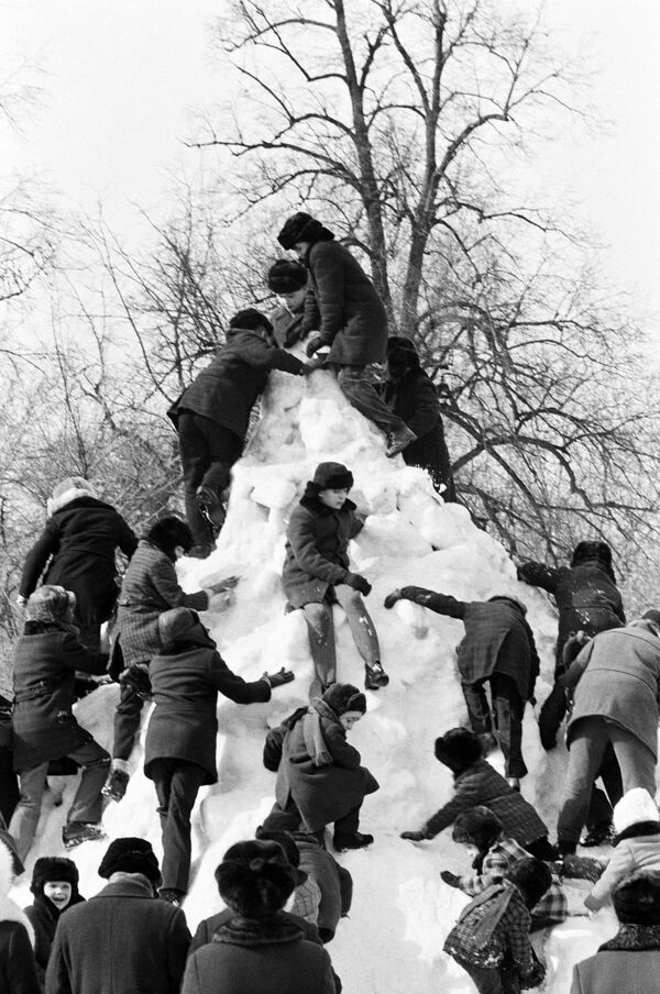بازی های کودکان شوروی در زمستان - اسپوتنیک ایران  