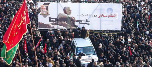 مراسم تشییع پیکر و وداع با سردار قاسم سلیمانی در تهران که در فرودگاه بغداد ترور شد مراسم تشییع پیکر و وداع با سردار قاسم سلیمانی در تهران که در فرودگاه بغداد ترور شد - اسپوتنیک ایران