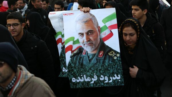 سردار سلیمانی هنگام اصلاح مو+عکس - اسپوتنیک ایران  