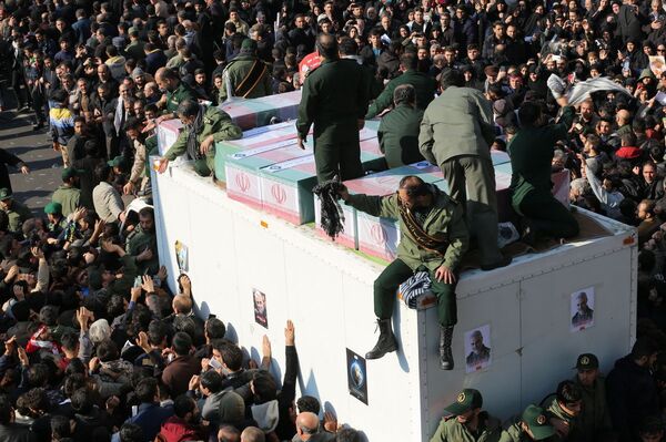 بزرگترین مراسم تشییع جنازه در تاریخ معاصر + عکس بزرگترین مراسم تشییع جنازه در تاریخ معاصر + عکس - اسپوتنیک ایران