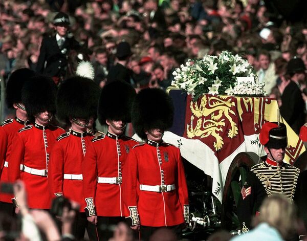 بزرگترین مراسم تشییع جنازه در تاریخ معاصر + عکس بزرگترین مراسم تشییع جنازه در تاریخ معاصر + عکس - اسپوتنیک ایران