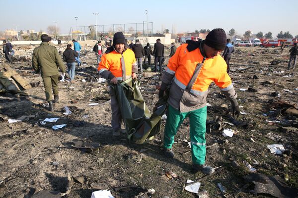 نیروهای امداد در محل سقوط هواپیمای اوکراینی در ایران - اسپوتنیک ایران  