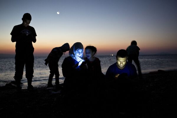 مهاجران در ساحل جزیره یونانی - اسپوتنیک ایران  