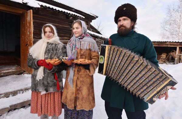 مراسم زمستانی در قصبه قزاق‌نشین چلیابینسک روسیه - اسپوتنیک ایران  