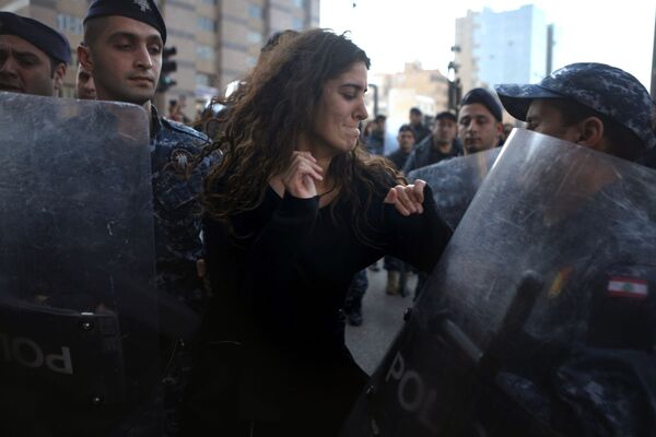 معترضین و پلیس در بیروت - اسپوتنیک ایران  