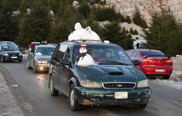 برف روی ماشین در لاذقیه سوریه - اسپوتنیک ایران  
