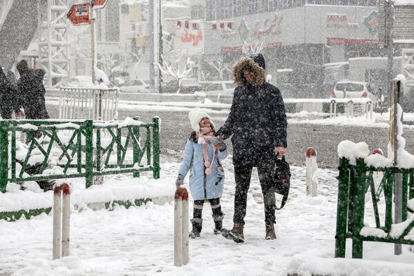 برف، تهران را سفیدپوش کرد - اسپوتنیک ایران  