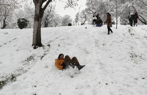 برف، تهران را سفیدپوش کرد - اسپوتنیک ایران  