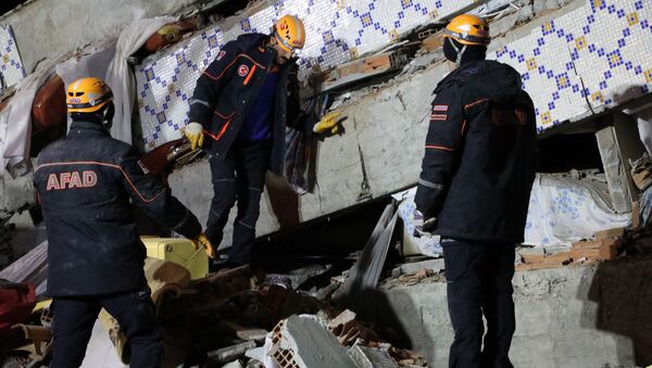 در ترکیه 100 نفر از زیر آوار زلزله  بیرون آورده شدند - اسپوتنیک ایران  