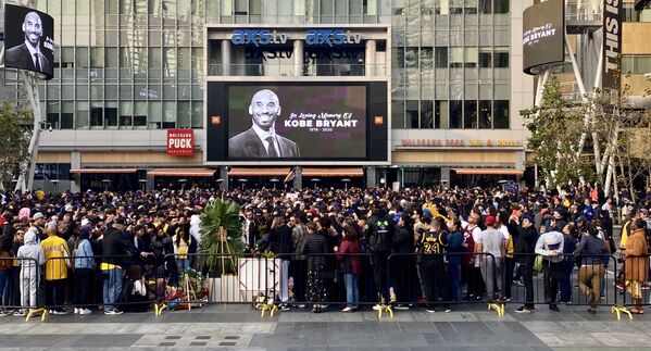 طرفداران کوبی برایانت در مراسم یادبود وی در لس آنجلس - اسپوتنیک ایران  