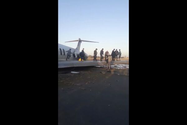  هواپیمای شرکت هواپیمایی کاسپین با ۱۳۶ مسافر در هنگام فرود در فرودگاه ماهشهر از باند فرودگاه خارج شد - اسپوتنیک ایران  