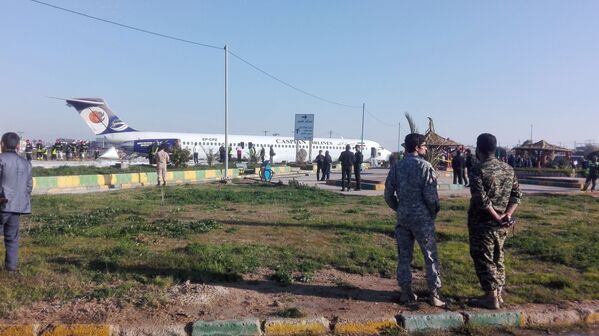  هواپیمای شرکت هواپیمایی کاسپین با ۱۳۶ مسافر در هنگام فرود در فرودگاه ماهشهر از باند فرودگاه خارج شد - اسپوتنیک ایران  