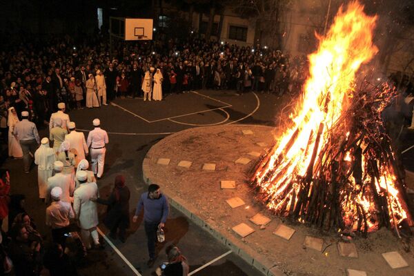 جشن سده در تهران – ۵۰ روز تا عید نوروز - اسپوتنیک ایران  