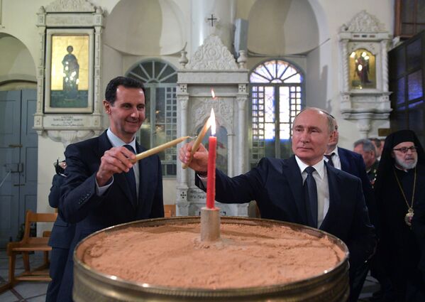 رئیس جمهور روسیه ولادیمیر پوتین و رئیس جمهور سوریه بشار اسد در کلیسای جامع در دمشق - اسپوتنیک ایران  