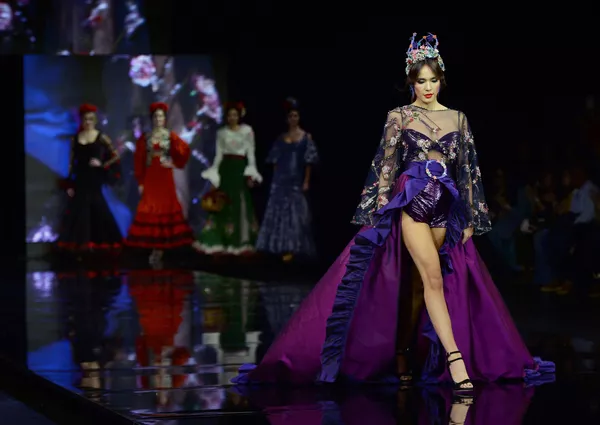 مدل در لباسی از Atelier Rima در نمایش International Flamenco Fashion Show (SIMOF) در سویل اسپانیا مدل در لباسی از Atelier Rima در نمایش International Flamenco Fashion Show (SIMOF) در سویل اسپانیا - اسپوتنیک ایران