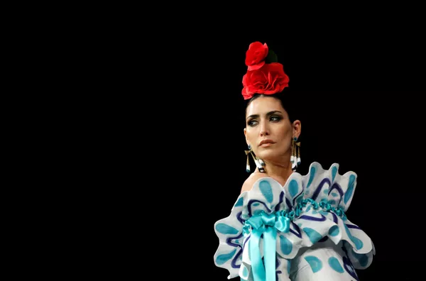 مدل در لباسی از Antonio Gutierrez در نمایش International Flamenco Fashion Show (SIMOF) در سویل اسپانیا - اسپوتنیک ایران  