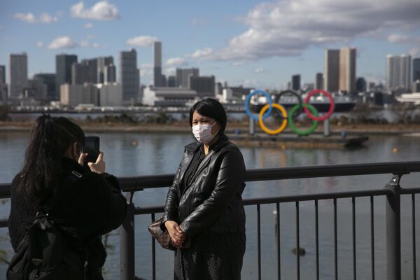 توریست ها با ماسک در توکیو ژاپن - اسپوتنیک ایران  