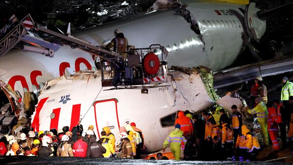 هواپیمای شرکت هواپیمایی  پگاسوز که در حال پرواز در مسیر ازمیر - استانبول از باند فرودگاه  استانبول خارج شد و به سه قسمت متلاشی شد  - اسپوتنیک ایران  