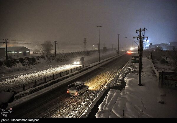 بارش سنگین برف در جاده قزوین - رشت  - اسپوتنیک ایران  