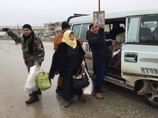 بازگشت آوارگان به شهر معره النعمان سوریه - اسپوتنیک ایران  