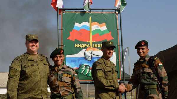 Военнослужащие ВС Индии и ВС России на церемонии открытия Российско-индийских учений Индра-2016  - اسپوتنیک ایران  