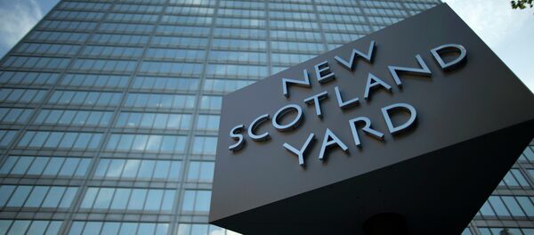 مردی چاقو به دست در متروی لندن توسط پلیس متوقف شد - اسپوتنیک ایران  