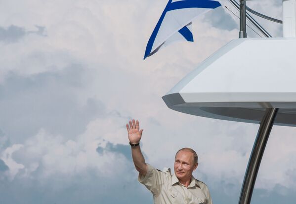 ولادیمیر پوتین، رییس جمهور روسیه  پس از شرکت خود در سفر زیر آبی در سواستوپول - اسپوتنیک ایران  