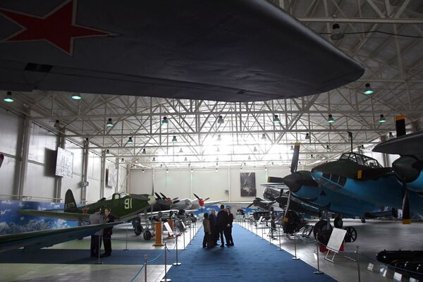 نمایشگاه هواپیماهای جنگ کبیر میهنی در دوران شوروی در موزه مرکزی هوافضا در مونینو
بمب‌افکن تو-2 - اسپوتنیک ایران  
