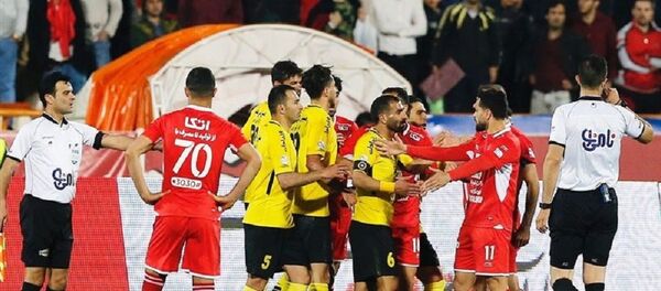 حواشی بیشمار دیدار سپاهان - پرسپولیس  - اسپوتنیک ایران  