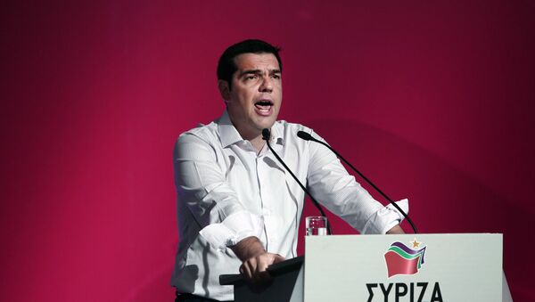 Премьер-министр Греции Алексис Ципрас выступает с речью на центральном комитете партии СИРИЗА в Афинах - اسپوتنیک ایران  