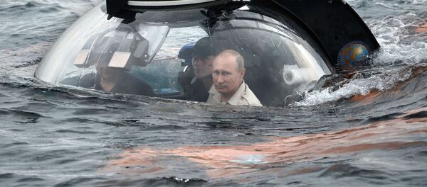 ولادیمیر پوتین در داخل باتیسکاف - اسپوتنیک ایران  