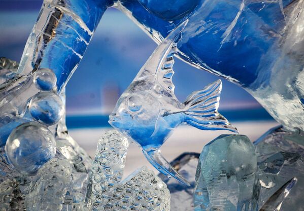 مجسمه یخی در مسابقه بین المللی مجسمه های یخی در چارچوب فستیوال Olkhon Ice Fest  در دریاچه بایکال استان ایرکوتسک - اسپوتنیک ایران  