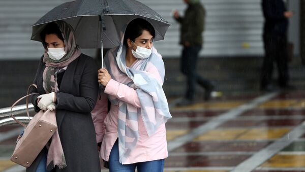 مردم تهران در پی شیوع ویروس کرونا با ماسک در خیابانها رفت و آمد می کنند - اسپوتنیک ایران  