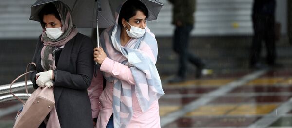 مردم تهران در پی شیوع ویروس کرونا با ماسک در خیابانها رفت و آمد می کنند - اسپوتنیک ایران  