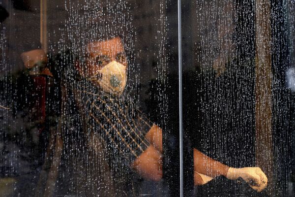 مردم تهران در پی شیوع ویروس کرونا با ماسک رفت و آمد می کنند - اسپوتنیک ایران  