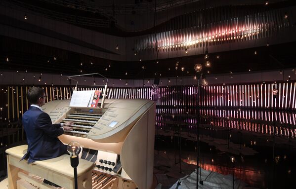 نوازندگان مشهور ارگ از سراسر جهان به مدت 24 ساعت بی وقفه در کنسرت ارگ «زاریادیه» مسکو هنرنمایی کردند - اسپوتنیک ایران  